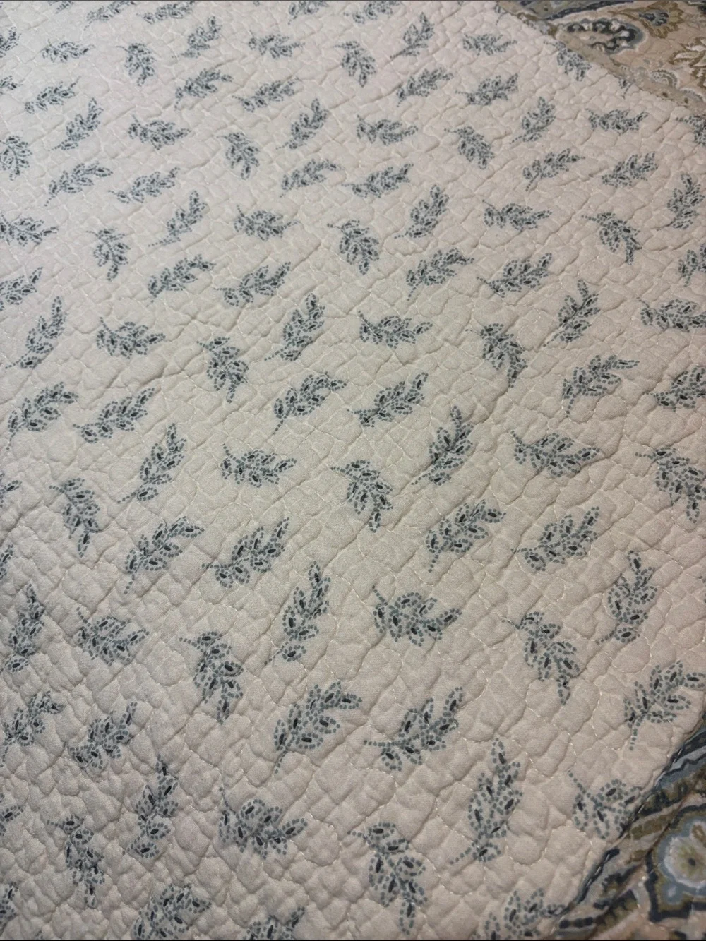 Elegant Paisley Quilted Bedspread in Cream and Blue-Green